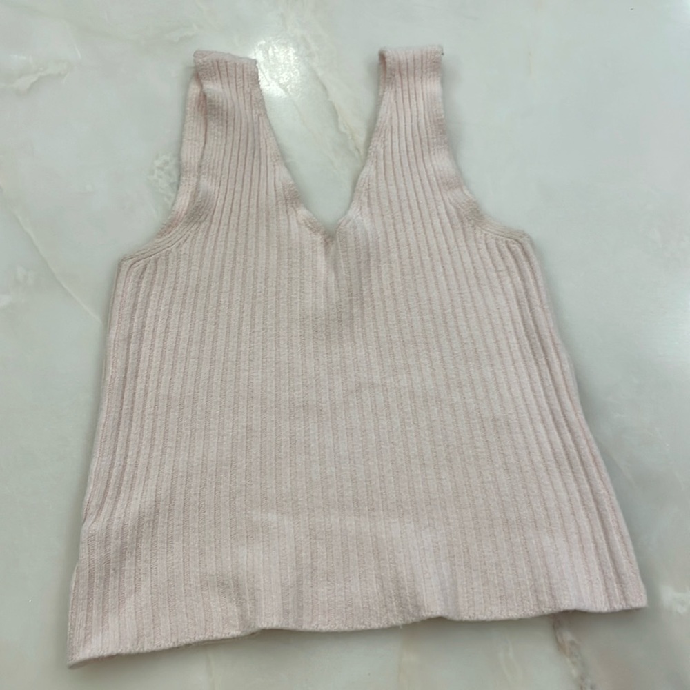 Brandy Melville Women’s Pink Knit V-neck Tank-One Size